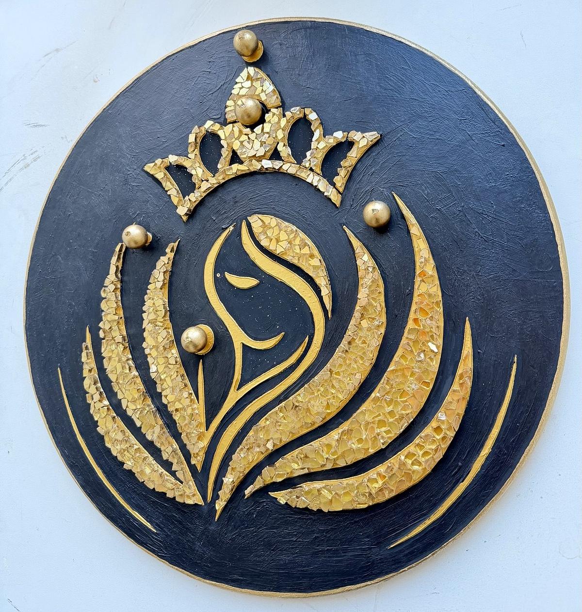 Логотип конкурса «Всемирная Королева»  — 1